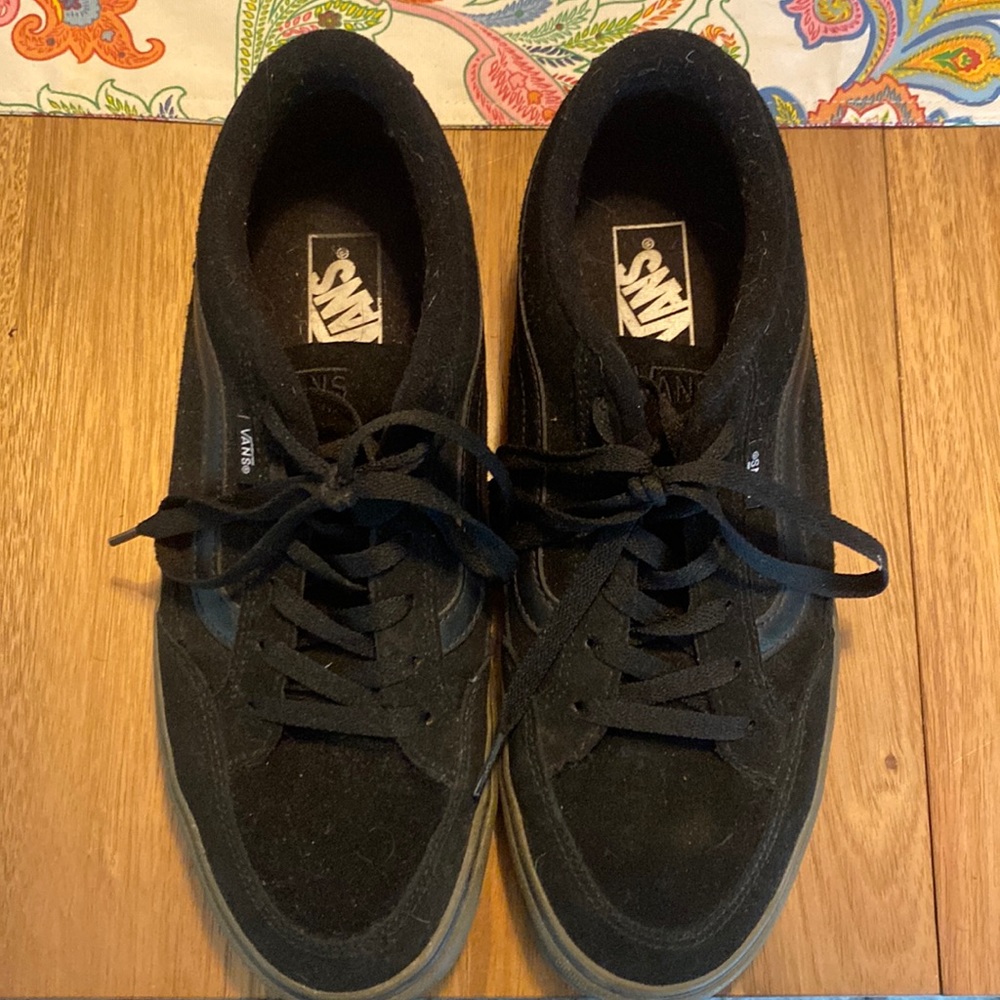 Vans men’s size 11 black “bearcat” skate shoes.